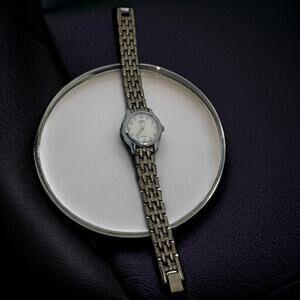 Timex Classic Ladies Watch Silver Tone Basketweave Band Round Face Vintage